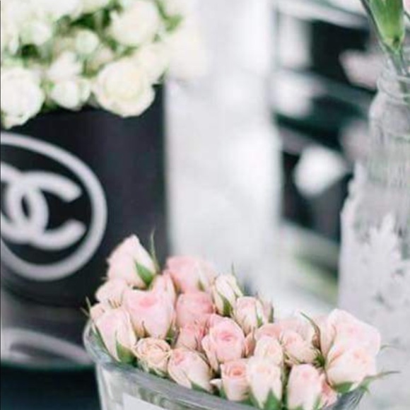 Meet your Posher, Elle G. - Picture 5 of 8